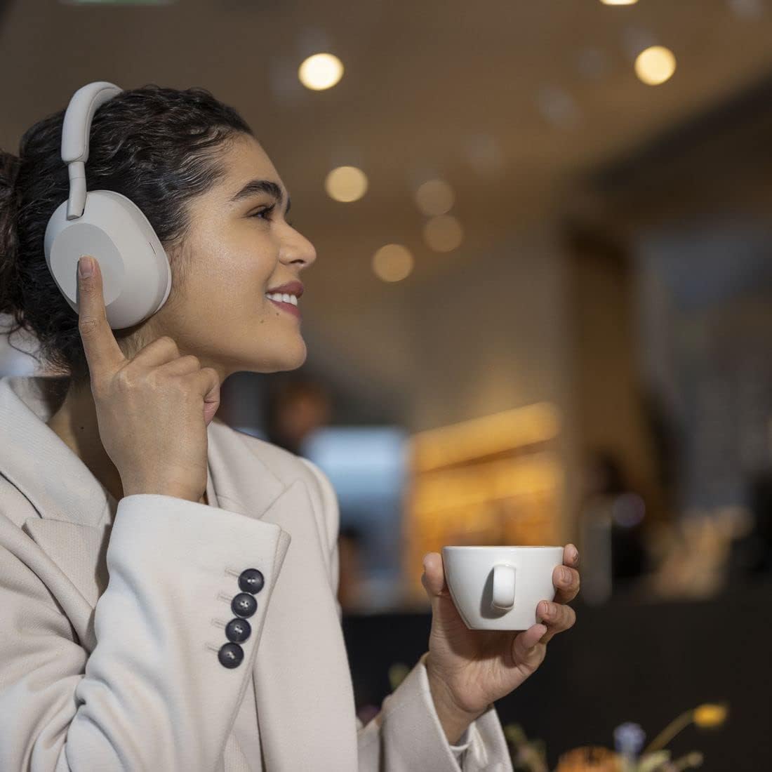 Sony WH-1000XM5 Noise Canceling Wireless Headphones - 30hr Battery Life - Over-Ear Style - Optimized for Alexa and Google Assistant - Built-in mic for Calls - Silver International Version