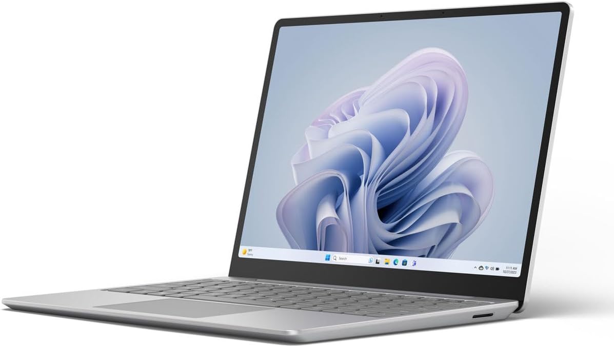 Microsoft Surface Laptop Go 3 12.4' Touchscreen Notebook - Intel Core i5-16 GB - 256 GB SSD - English Keyboard - Platinum (Renewed)