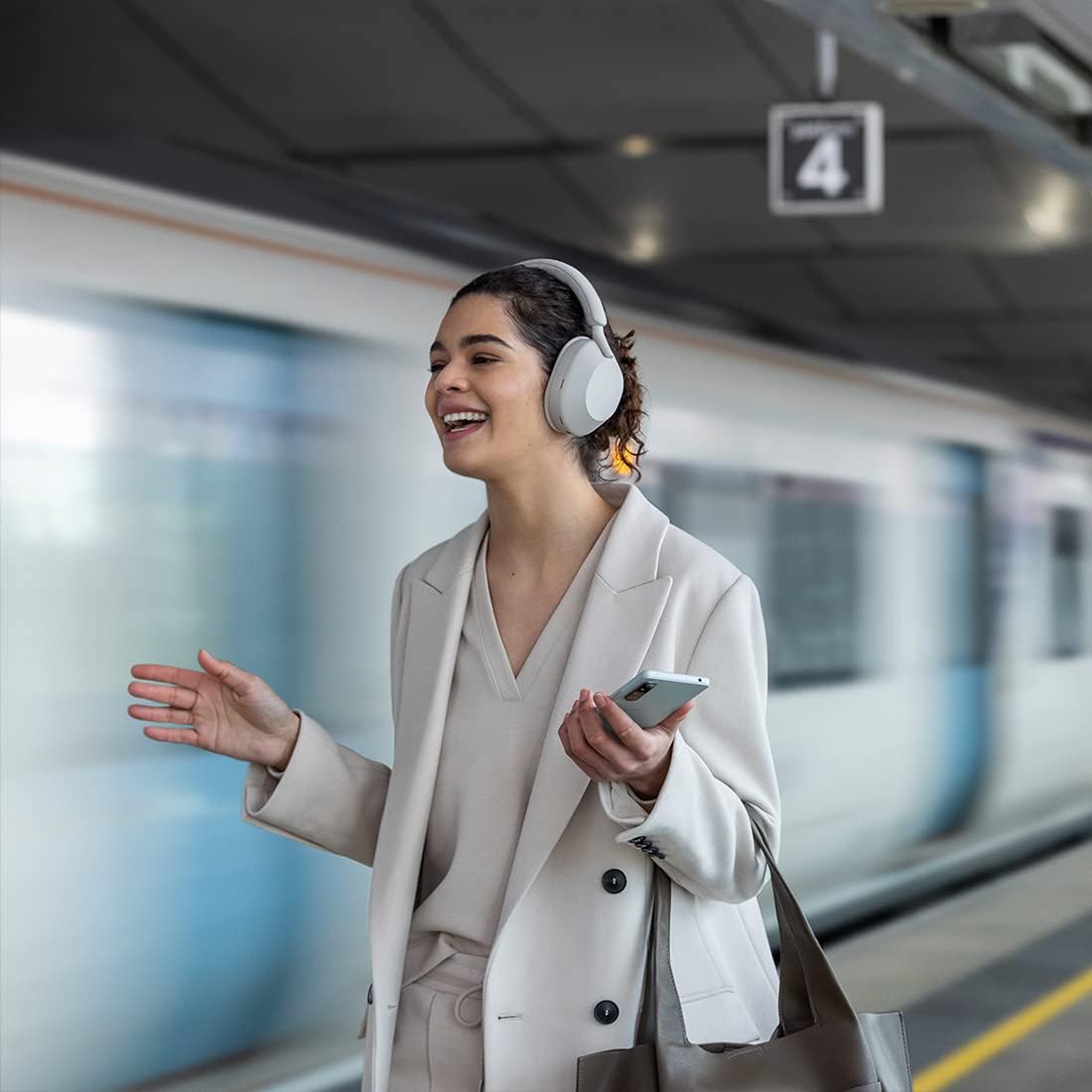 Sony WH-1000XM5 Noise Canceling Wireless Headphones - 30hr Battery Life - Over-Ear Style - Optimized for Alexa and Google Assistant - Built-in mic for Calls - Silver International Version