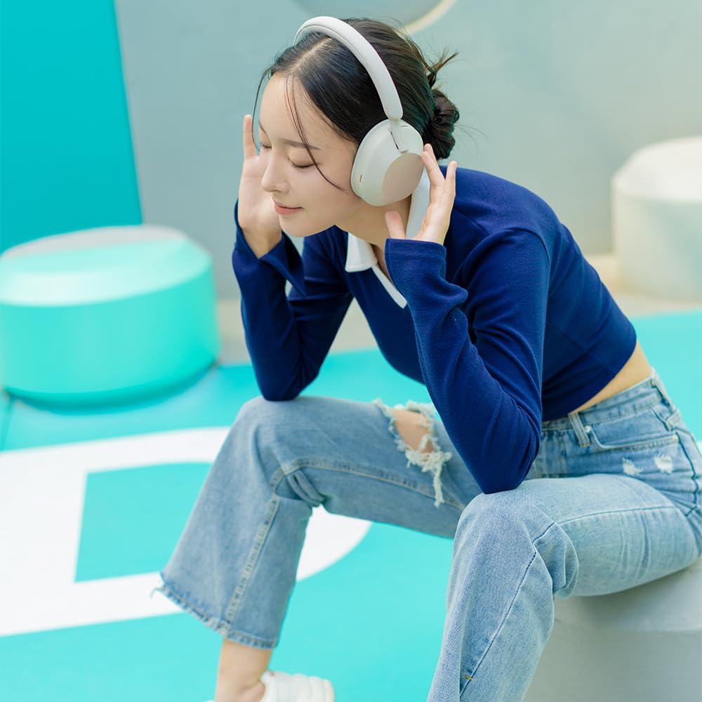 Sony WH-1000XM5 Noise Canceling Wireless Headphones - 30hr Battery Life - Over-Ear Style - Optimized for Alexa and Google Assistant - Built-in mic for Calls - Silver International Version