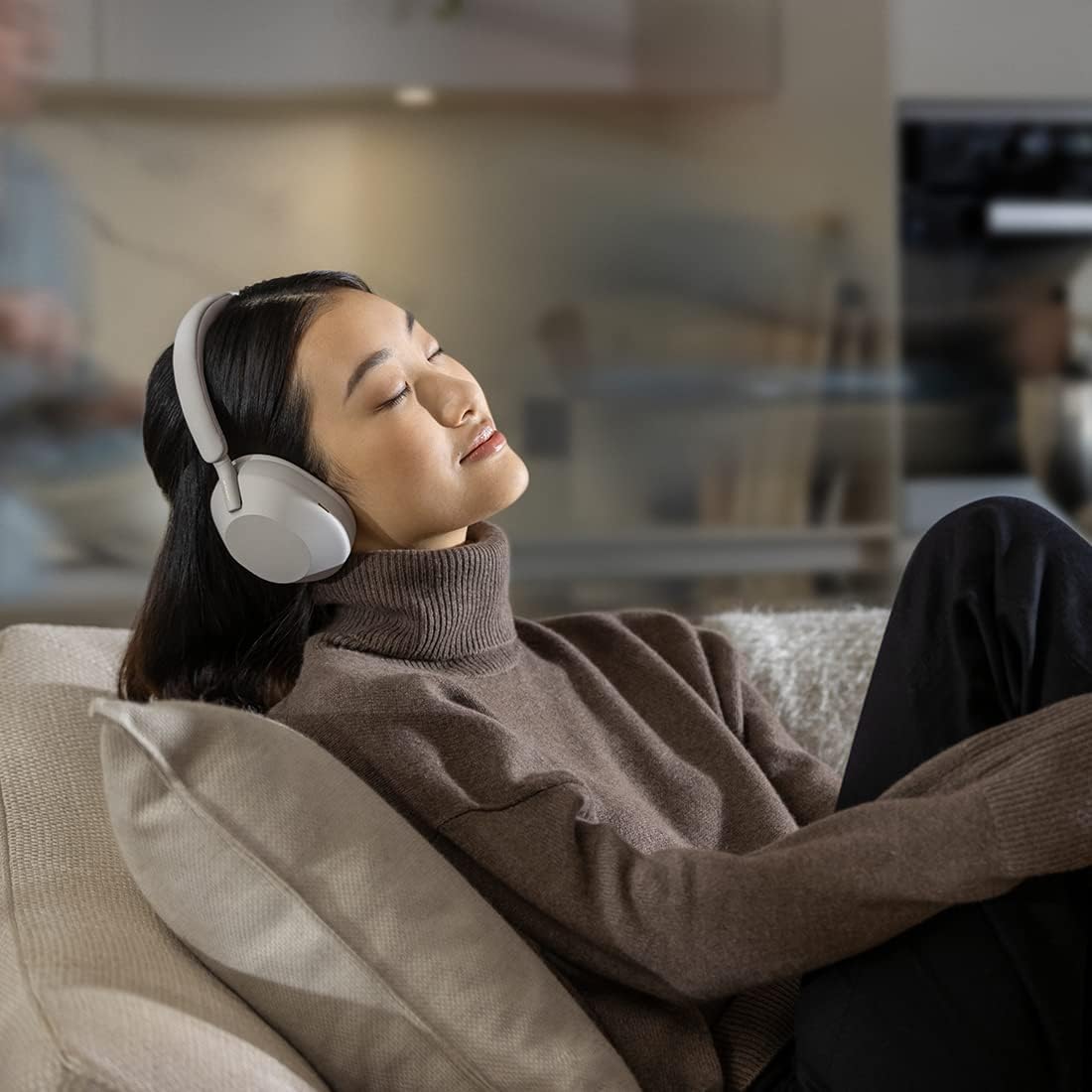 Sony WH-1000XM5 Noise Canceling Wireless Headphones - 30hr Battery Life - Over-Ear Style - Optimized for Alexa and Google Assistant - Built-in mic for Calls - Silver International Version