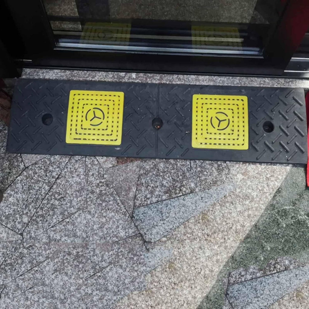 Rubber Kerb Ramp Sidewalk Curb Ramp Door Step Ramp Portable Heavy Duty Threshold Ramp for Cars Truck Bikes Motorcycles Wheelchair 1 Pack(1.6'/4 cm Rise)