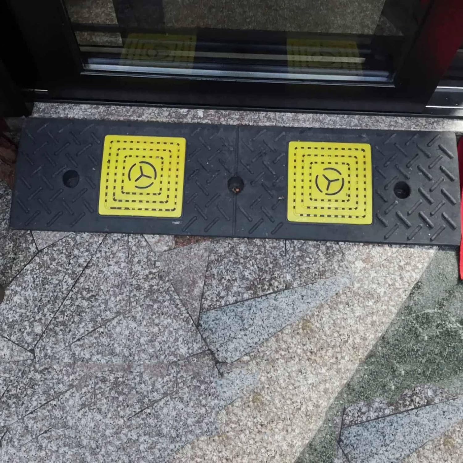 Rubber Kerb Ramp Sidewalk Curb Ramp Door Step Ramp Portable Heavy Duty Threshold Ramp for Cars Truck Bikes Motorcycles Wheelchair 1 Pack(1.6'/4 cm Rise)