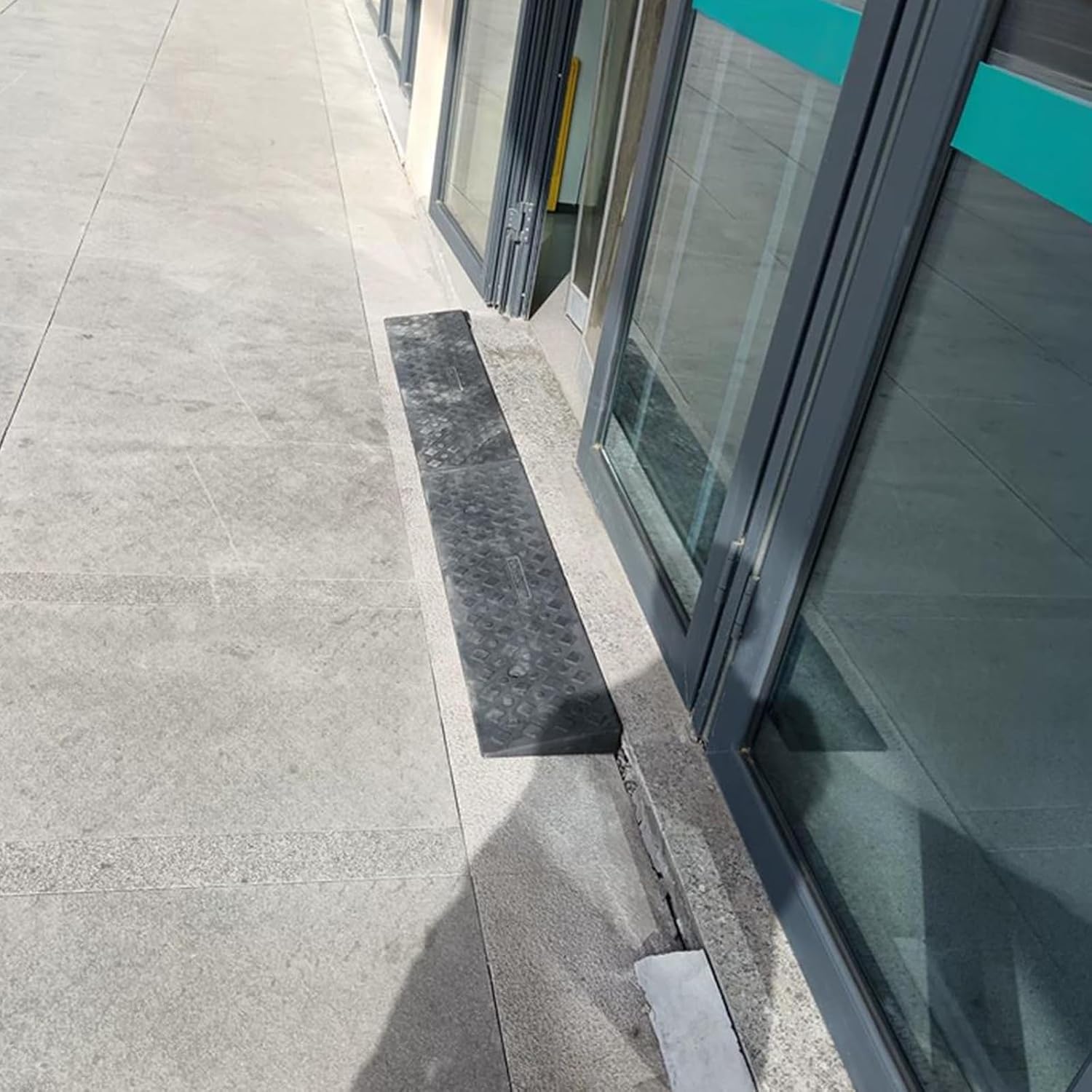 Curb Ramp, Strong Load-Bearing Capacity, Easy Installation, Threshold Ramp for Wheelchairs, Bikes, Sidewalk, Motorcycles(35 * 13cm/14 * 5in)