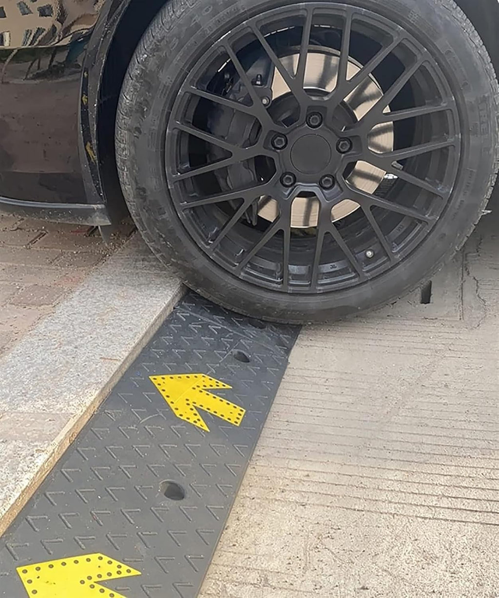 GUENZO Threshold Ramp, 2/3 / 4/5 / 6in Rise Driveway Ramp with Arrow Pattern, Heavy Duty Rubber Threshold Ramp for Wheelchair Trucks Vans RV, Easy to Install(4cm (1 5/8in) Rise)