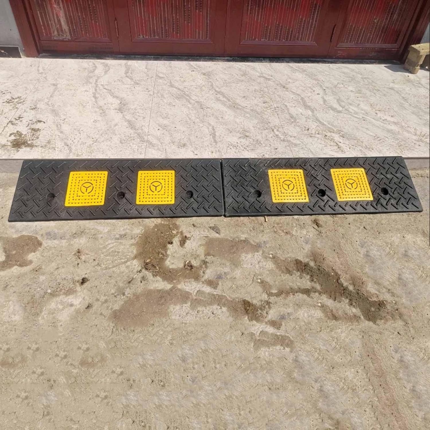 Rubber Kerb Ramp Sidewalk Curb Ramp Door Step Ramp Portable Heavy Duty Threshold Ramp for Cars Truck Bikes Motorcycles Wheelchair 1 Pack(1.6'/4 cm Rise)