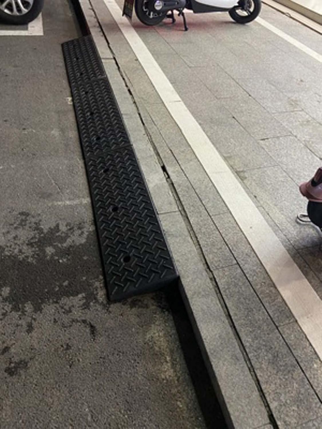 39x12x4 in Rubber Threshold Ramp, Rubber Curb Ramps Driveway Threshold Ramps, Portable Lightweight Curb Ramps for Sidewalk, Loading Dock, Driveway Kerb Ramp, Wheelchair, Sc