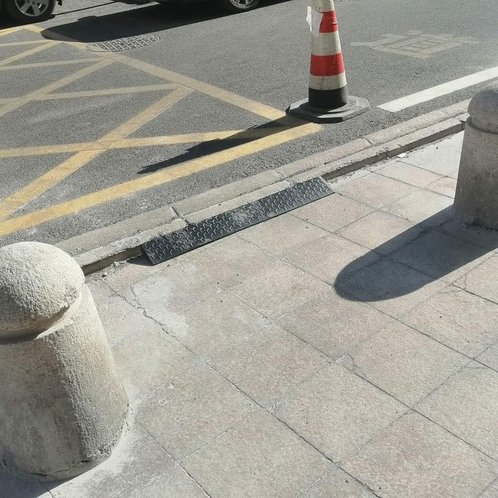 Rubber Kerb Ramp, Heavy Duty Curb Ramp Portable Threshold Ramps, 1/1.5/2/2.5/3/3.5/4/4.5/5/6/7/8/9/10Cm Height, Resistant and Convenient, for Wheelchairs/Door Acess/Bathrooms/Steps/Curb(100*5*1.5Cm)