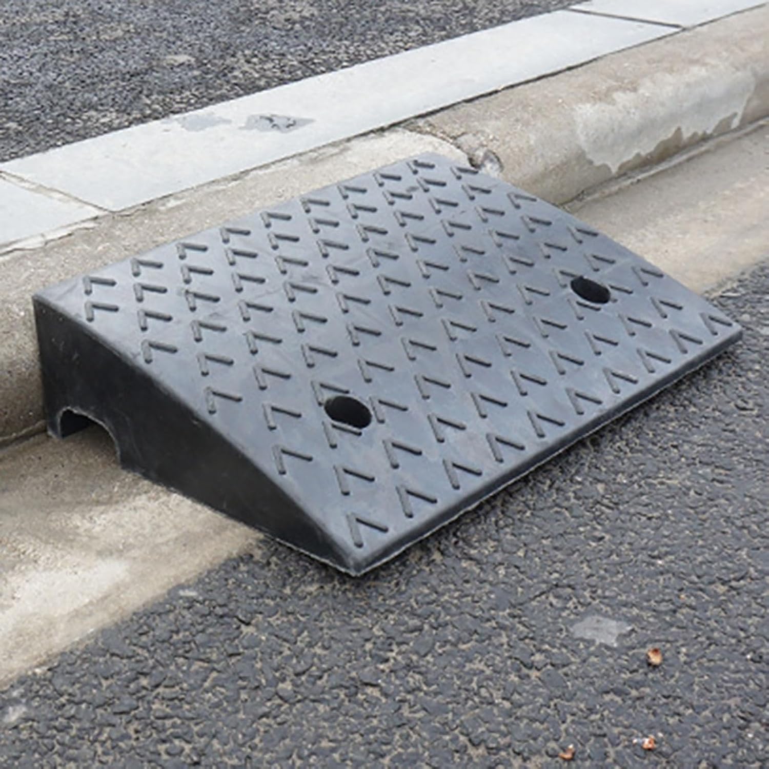 Rubber Door Threshold Ramp, Heavy Duty & Anti-Slip, Multi-Height Options, Ideal for Wheelchairs, Elderly & Pets, Suitable for Doorways, Garages, & Showers