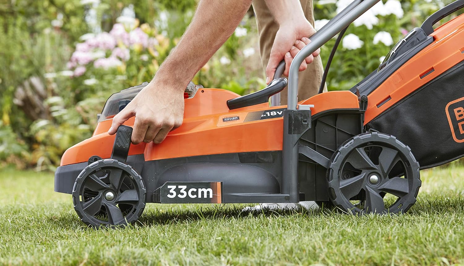 BLACK+DECKER 18 V Battery Lawn Mower (36 V with Two 18 V 2.5 Ah Batteries Supplied) - 33 cm Bull - Adjustable Cutting Height - Basket 35 Litres BCMW3318L2-QW