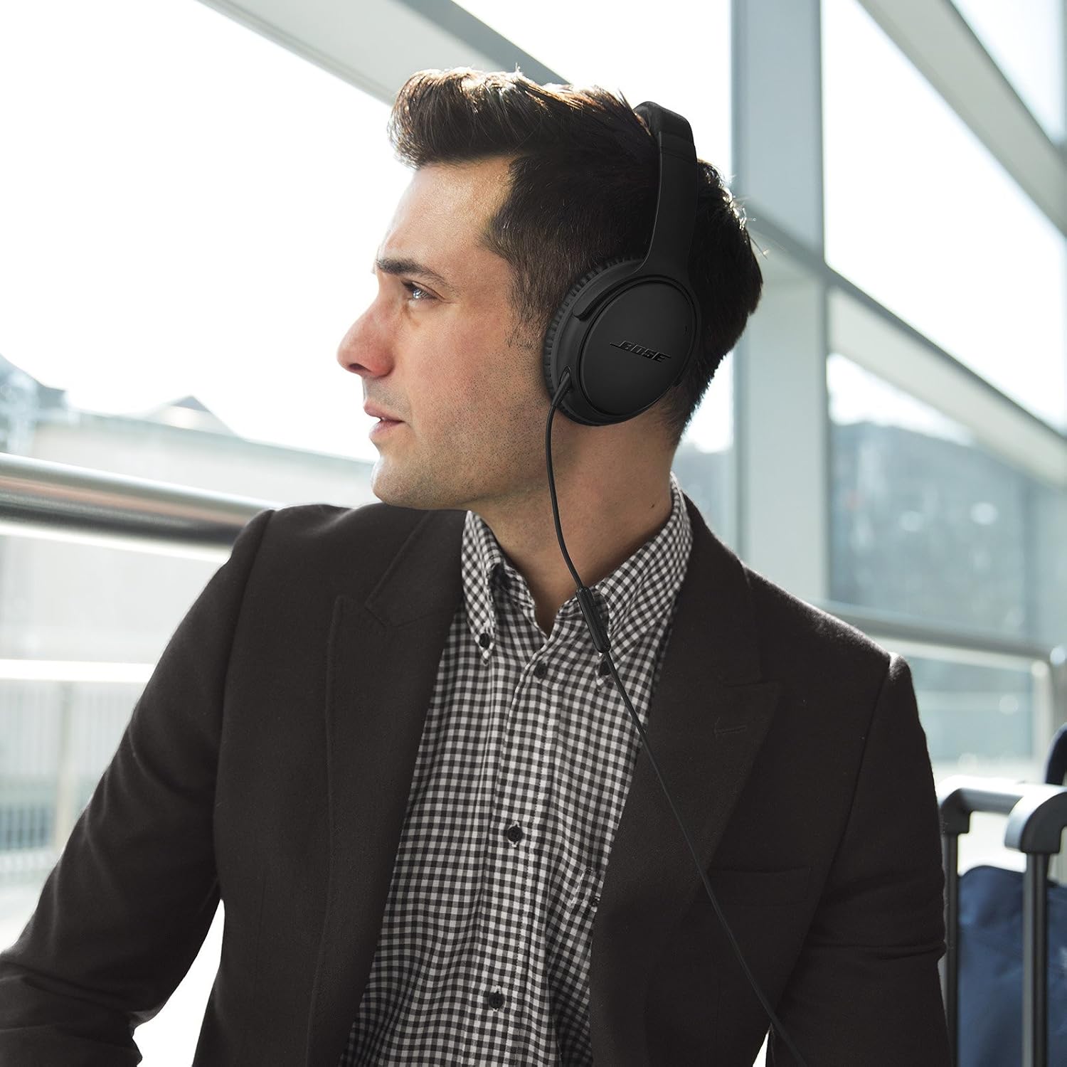 Bose QuietComfort 25 Acoustic Noise Cancelling Headphones for Apple Devices, Triple Black (wired, 3.5mm) (Renewed)