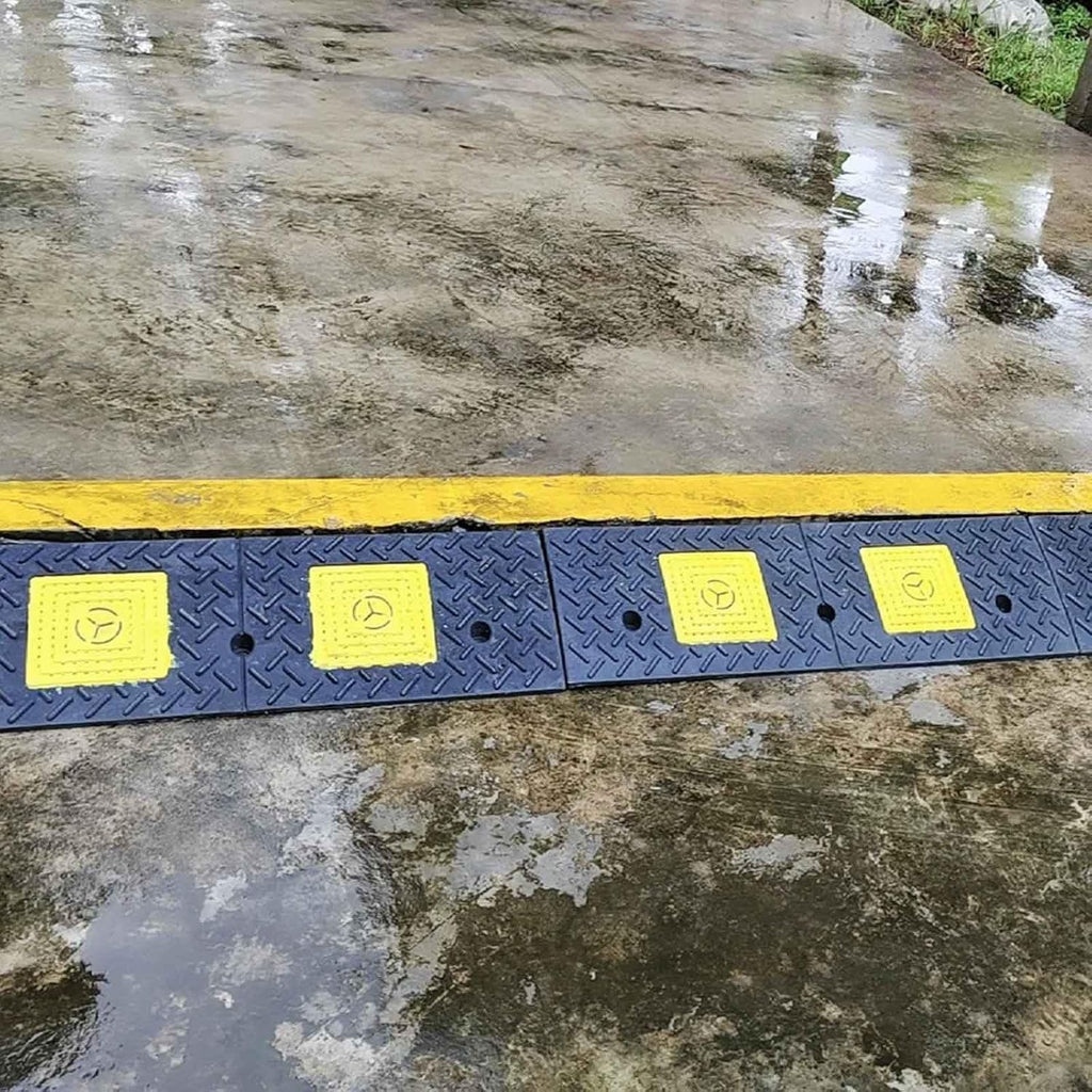 Rubber Kerb Ramp Sidewalk Curb Ramp Door Step Ramp Portable Heavy Duty Threshold Ramp for Cars Truck Bikes Motorcycles Wheelchair 1 Pack(1.6'/4 cm Rise)