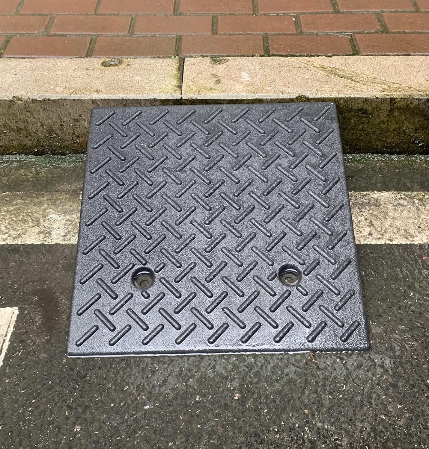 Driveway Curb Transition Ramp Threshold for Indoor Outdoor, 3.5/4/4.5/5 Inches Rise Heavy Duty Rubber Bridging Entry Ramp, Easy to Install (OneColor 10cm/4in Rise)