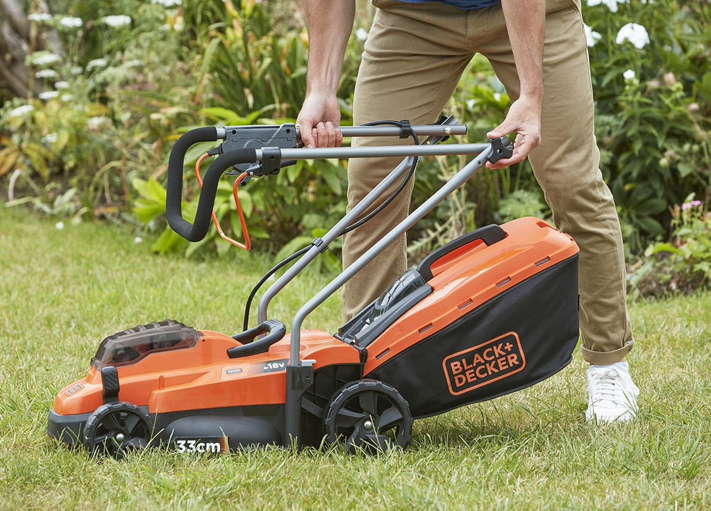 BLACK+DECKER 18 V Battery Lawn Mower (36 V with Two 18 V 2.5 Ah Batteries Supplied) - 33 cm Bull - Adjustable Cutting Height - Basket 35 Litres BCMW3318L2-QW