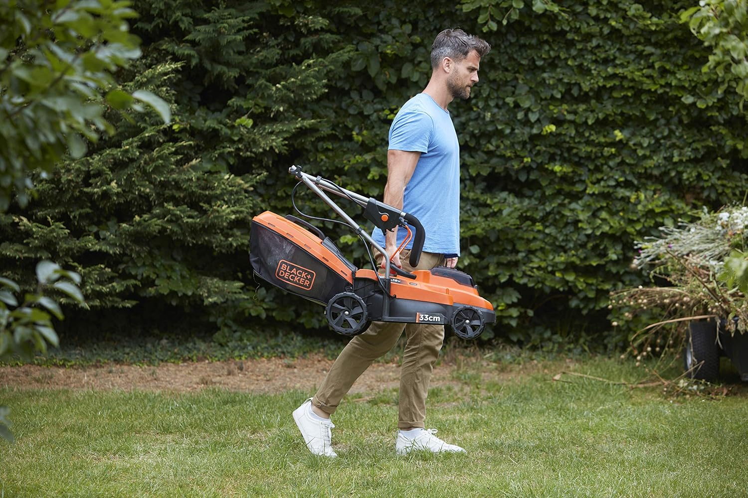 BLACK+DECKER 18 V Battery Lawn Mower (36 V with Two 18 V 2.5 Ah Batteries Supplied) - 33 cm Bull - Adjustable Cutting Height - Basket 35 Litres BCMW3318L2-QW